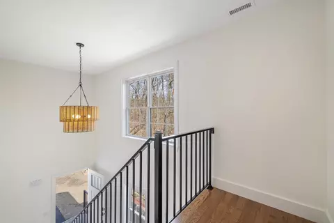 Entry Way - 20 Pine Hill Rd, Worcester, MA 01604 photo 2 of 2