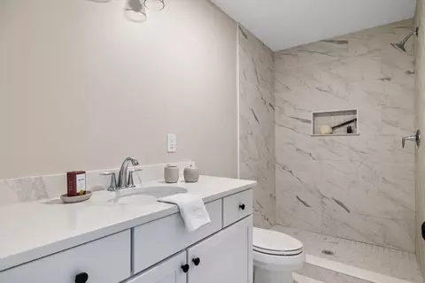 Bath - 20 Pine Hill Rd, Worcester, MA 01604 photo 3 of 3
