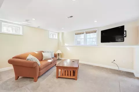 Living - 24 Chesley Rd, Barnstable, MA 02648 photo 6 of 9