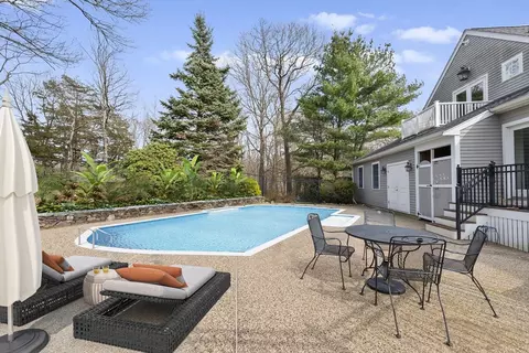Exterior - 264 South St, Hingham, MA 02043 photo 2 of 9