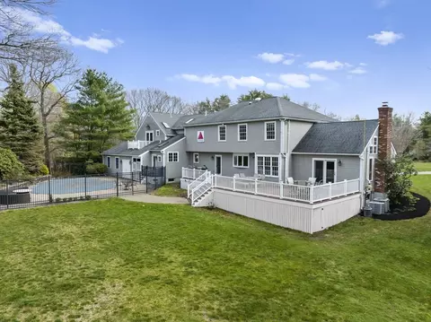 Exterior - 264 South St, Hingham, MA 02043 photo 6 of 9
