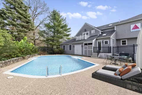 Exterior - 264 South St, Hingham, MA 02043 photo 7 of 9