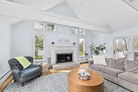 Living - 264 South St, Hingham, MA 02043 photo 1 of 4