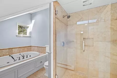 Bath - 264 South St, Hingham, MA 02043 photo 3 of 5