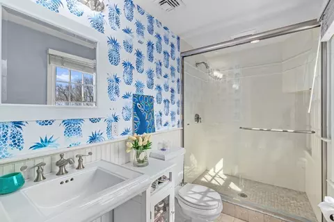 Bath - 264 South St, Hingham, MA 02043 photo 4 of 5