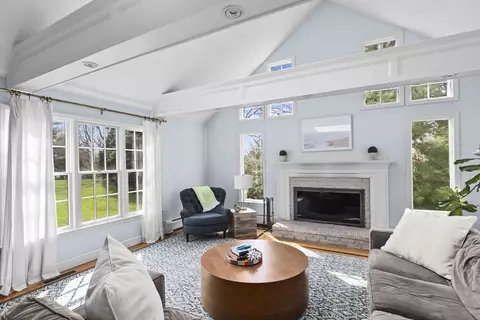 Living - 264 South St, Hingham, MA 02043 photo 2 of 4