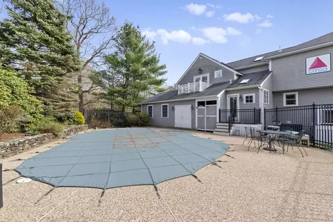 Exterior - 264 South St, Hingham, MA 02043 photo 8 of 9