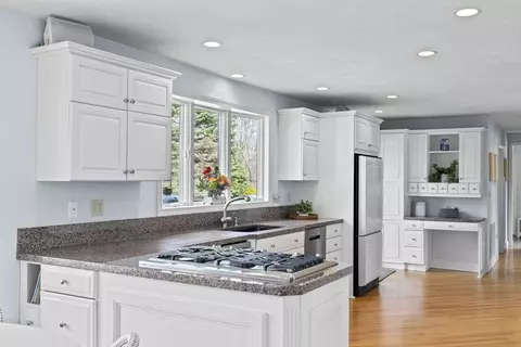 Kitchen - 264 South St, Hingham, MA 02043 photo 3 of 4