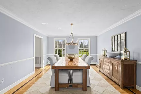 Dining - 264 South St, Hingham, MA 02043 photo 4 of 5