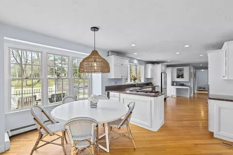 Dining - 264 South St, Hingham, MA 02043 photo 1 of 5