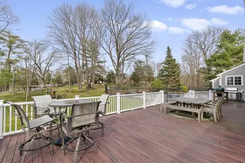 Exterior - 264 South St, Hingham, MA 02043 photo 3 of 9