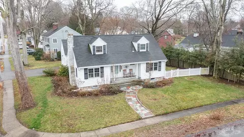 125 Mifflin Dr, North Andover, MA 01845