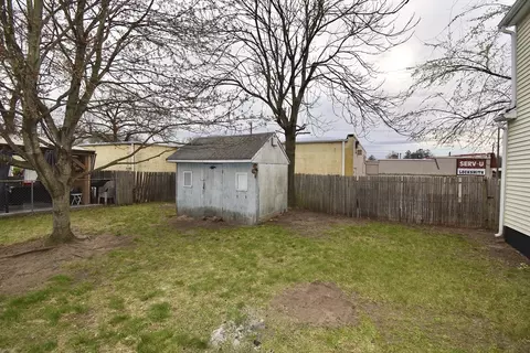 Exterior - 89 Saint James Blvd, Springfield, MA 01104 photo 6 of 8