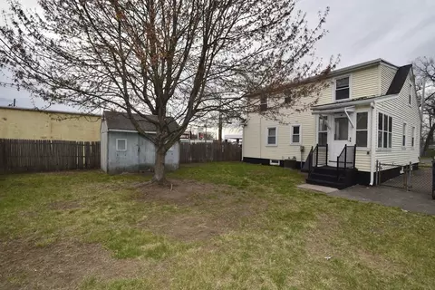 Exterior - 89 Saint James Blvd, Springfield, MA 01104 photo 8 of 8