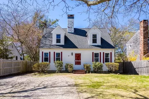 11 Maine Ave, Yarmouth, MA 02673