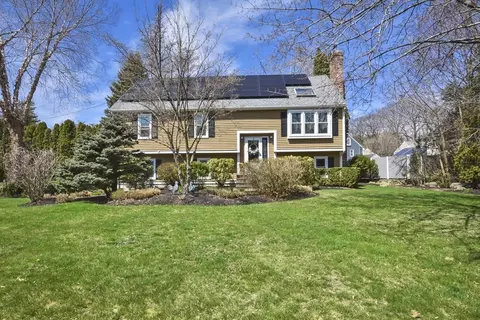 63 Weathervane Dr, Leominster, MA 01453