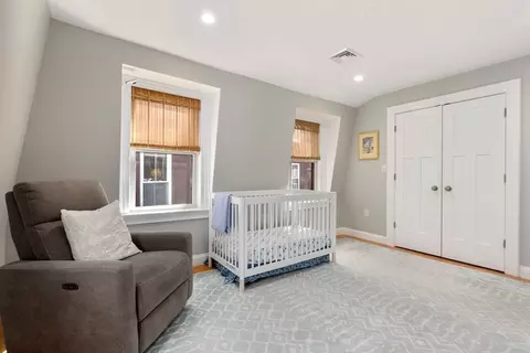 Bedroom - 2 Tabor Pl, Brookline, MA 02445 photo 3 of 6