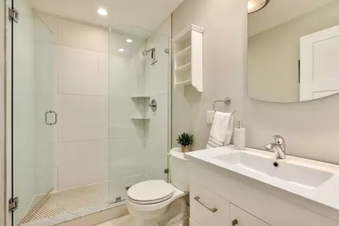 Bath - 2 Tabor Pl, Brookline, MA 02445 photo 2 of 3