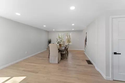 Living - 103 Lincoln Rd, Sutton, MA 01590 photo 2 of 6