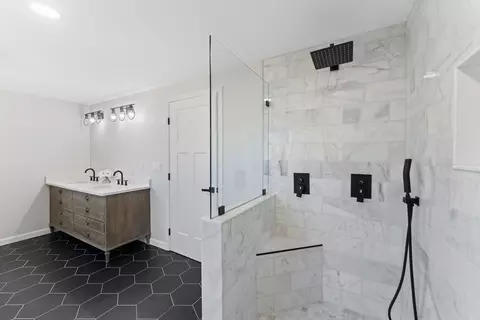 Bath - 103 Lincoln Rd, Sutton, MA 01590 photo 4 of 7