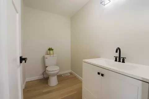 Bath - 103 Lincoln Rd, Sutton, MA 01590 photo 1 of 7