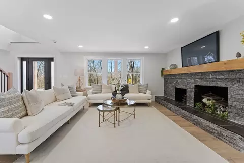 Living - 103 Lincoln Rd, Sutton, MA 01590 photo 4 of 6