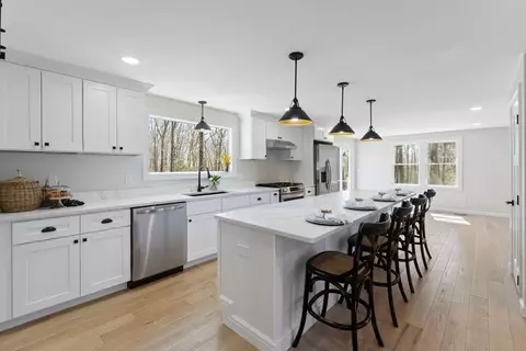 Kitchen - 103 Lincoln Rd, Sutton, MA 01590 photo 3 of 7