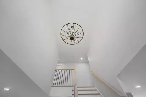 Entry Way - 103 Lincoln Rd, Sutton, MA 01590 photo 3 of 4