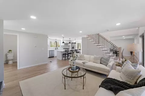 Living - 103 Lincoln Rd, Sutton, MA 01590 photo 3 of 6