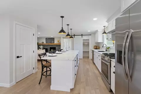 Kitchen - 103 Lincoln Rd, Sutton, MA 01590 photo 4 of 7