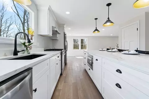 Kitchen - 103 Lincoln Rd, Sutton, MA 01590 photo 1 of 7