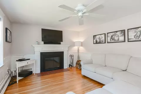 Living - 271 Plain St, Millis, MA 02054 photo 2 of 5
