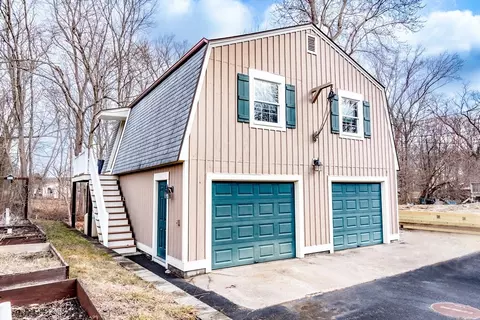 20 Whipple Ave, Blackstone, MA 01504