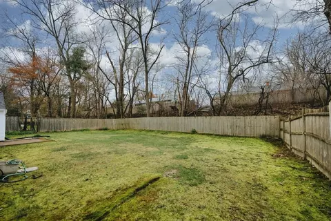 Exterior - 95 Fenimore Blvd, Springfield, MA 01108 photo 6 of 7