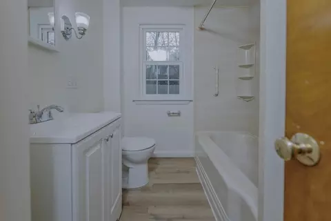 Bath - 95 Fenimore Blvd, Springfield, MA 01108 photo 1 of 2
