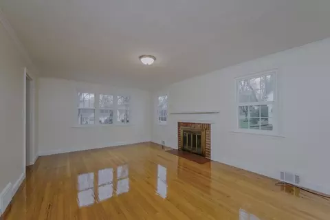 Living - 95 Fenimore Blvd, Springfield, MA 01108 photo 1 of 2