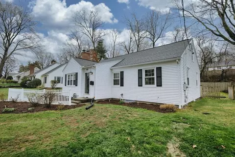 Exterior - 95 Fenimore Blvd, Springfield, MA 01108 photo 5 of 7