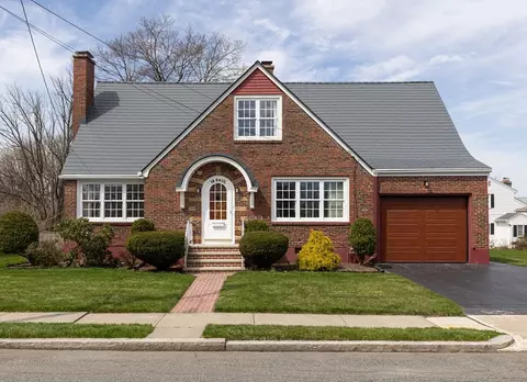 19 Paul St, Worcester, MA 01606