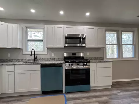 Kitchen - 7 Terry Ln W, Wareham, MA 02571 photo 1 of 8
