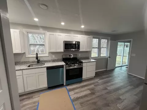 Kitchen - 7 Terry Ln W, Wareham, MA 02571 photo 5 of 8