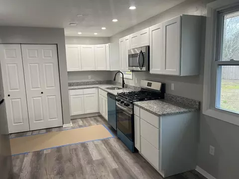 Kitchen - 7 Terry Ln W, Wareham, MA 02571 photo 3 of 8