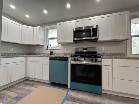 Kitchen - 7 Terry Ln W, Wareham, MA 02571 photo 2 of 8