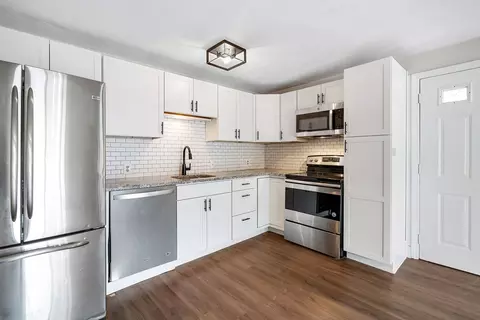 Kitchen - 70 Cape Dr #7B, Mashpee, MA 02649 photo 2 of 3