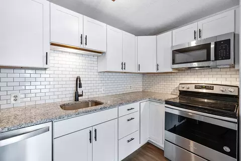 Kitchen - 70 Cape Dr #7B, Mashpee, MA 02649 photo 3 of 3