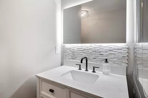 Bath - 70 Cape Dr #7B, Mashpee, MA 02649 photo 1 of 1