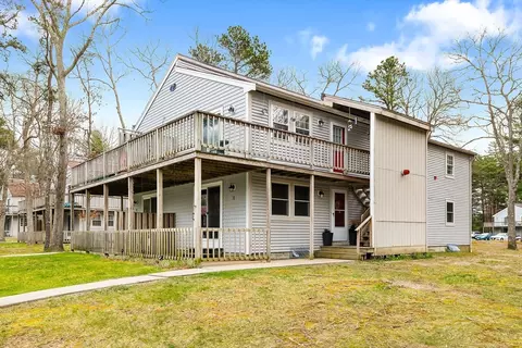70 Cape Dr #7B, Mashpee, MA 02649