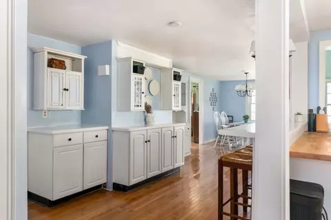 Entry Way - 29 Simmons Rd, Hingham, MA 02043 photo 2 of 4