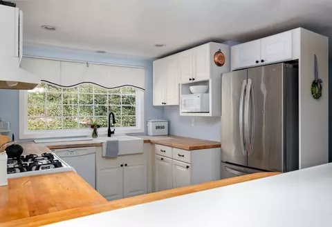 Kitchen - 29 Simmons Rd, Hingham, MA 02043 photo 2 of 2