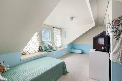 Bedroom - 29 Simmons Rd, Hingham, MA 02043 photo 2 of 2