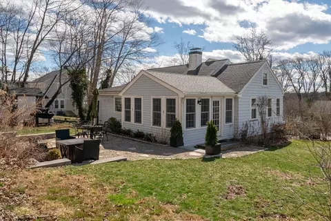 Exterior - 29 Simmons Rd, Hingham, MA 02043 photo 2 of 6